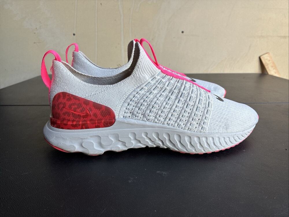Nike React Phantom Run Flyknit 2 Shoes Womens 9 White Hyper Pink Running Sneaker